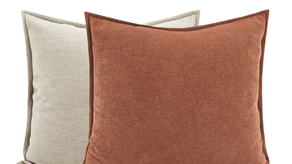 LOT DE 4 COUSSINS ASST - Continental Auctioneers